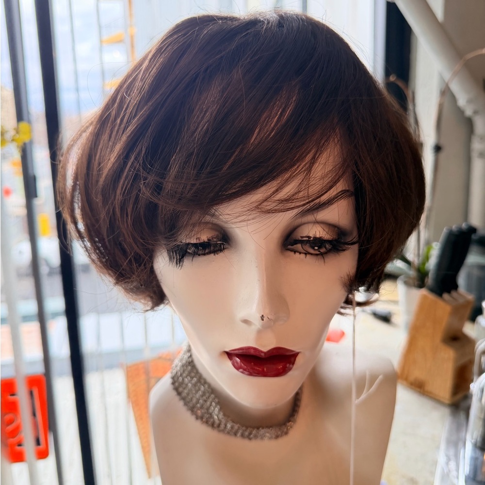 Elegant Brown Short Wig